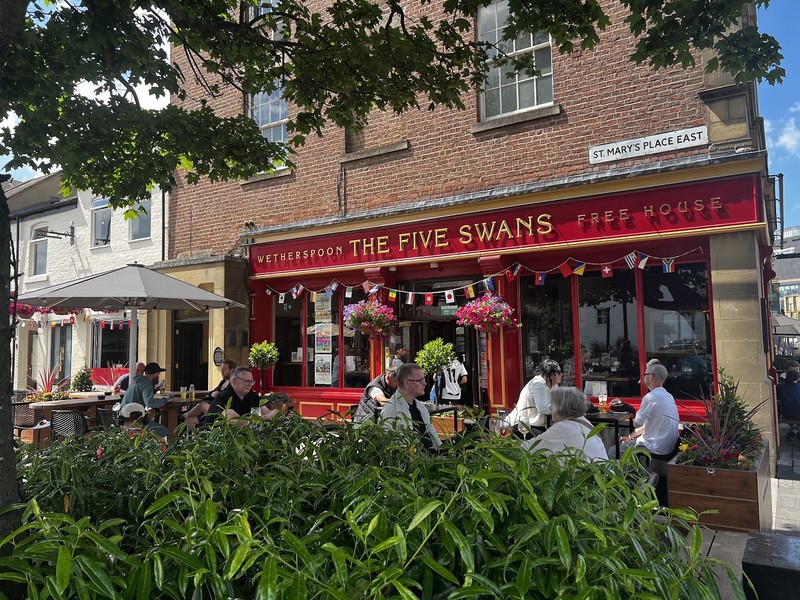 The Five Swans: photo