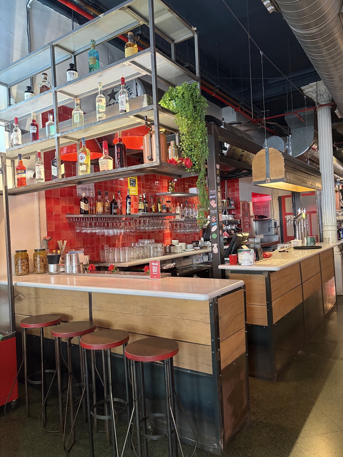 Can Pizza Universitat: the place