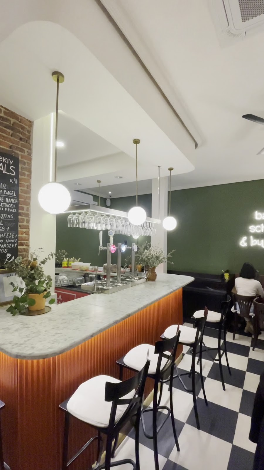 Mazál Bagels & Schmear – Chamberí: the place