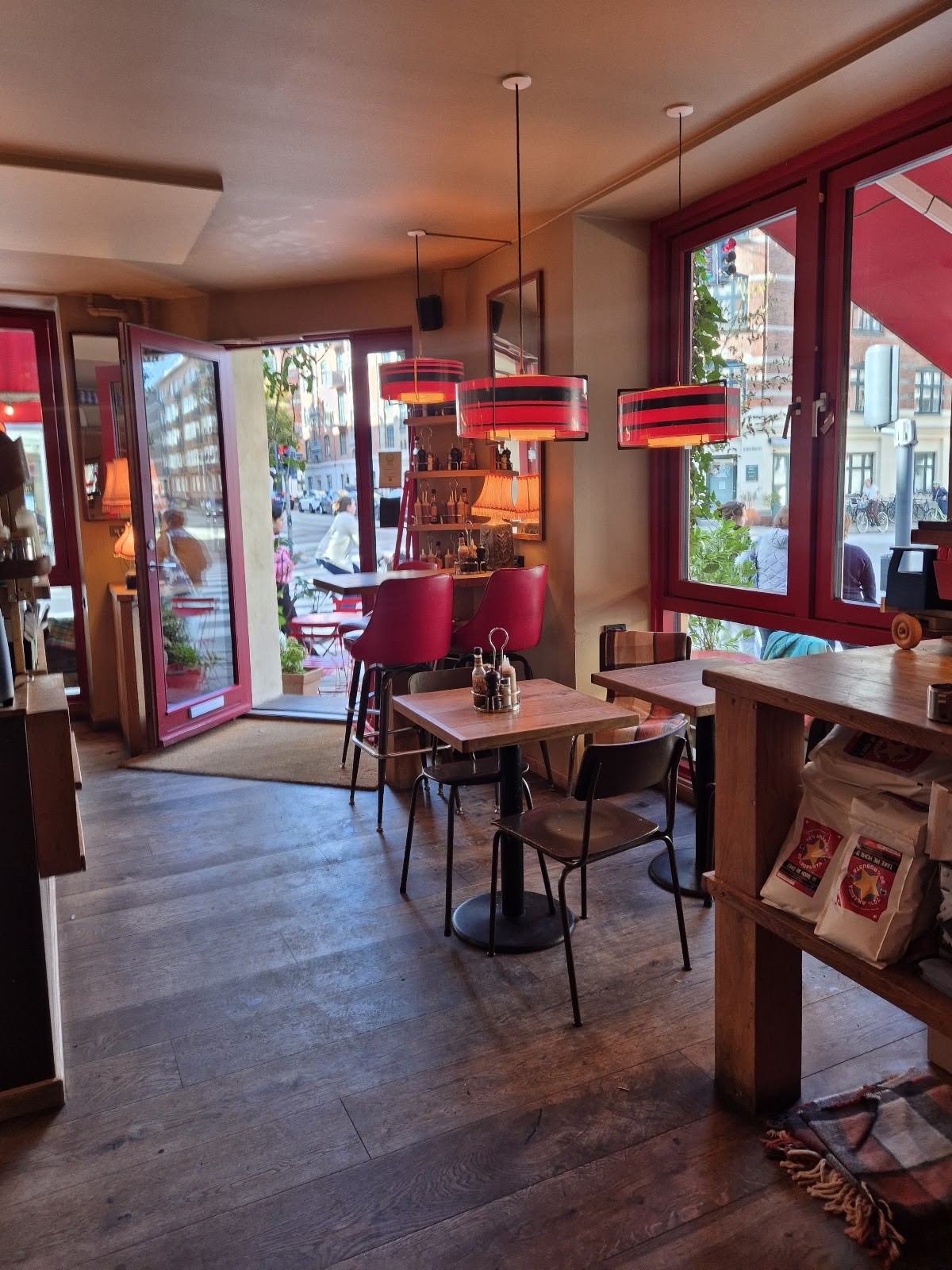 The Laundromat Café: the place