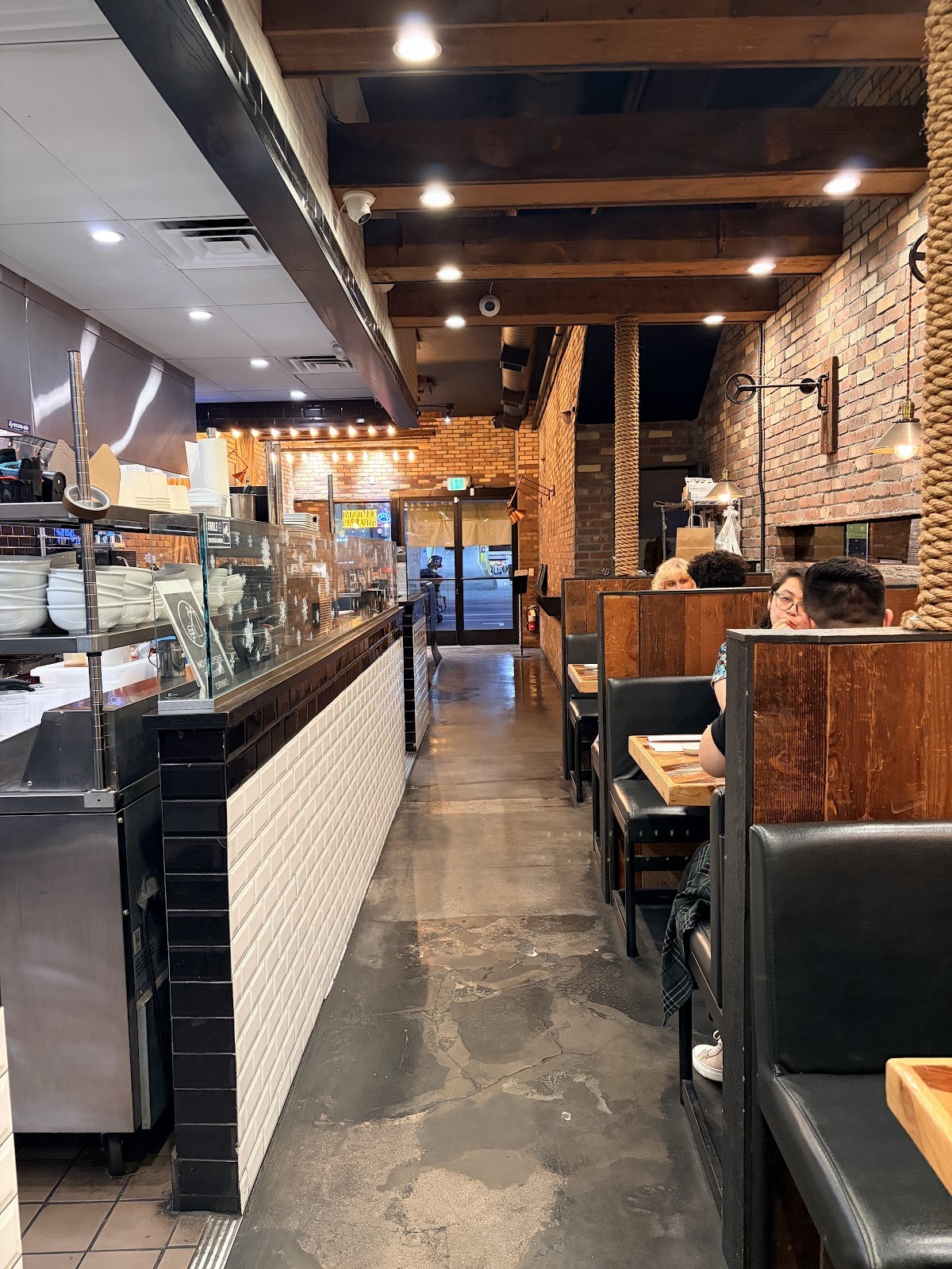 KAMINARI GYOZA BAR: the place