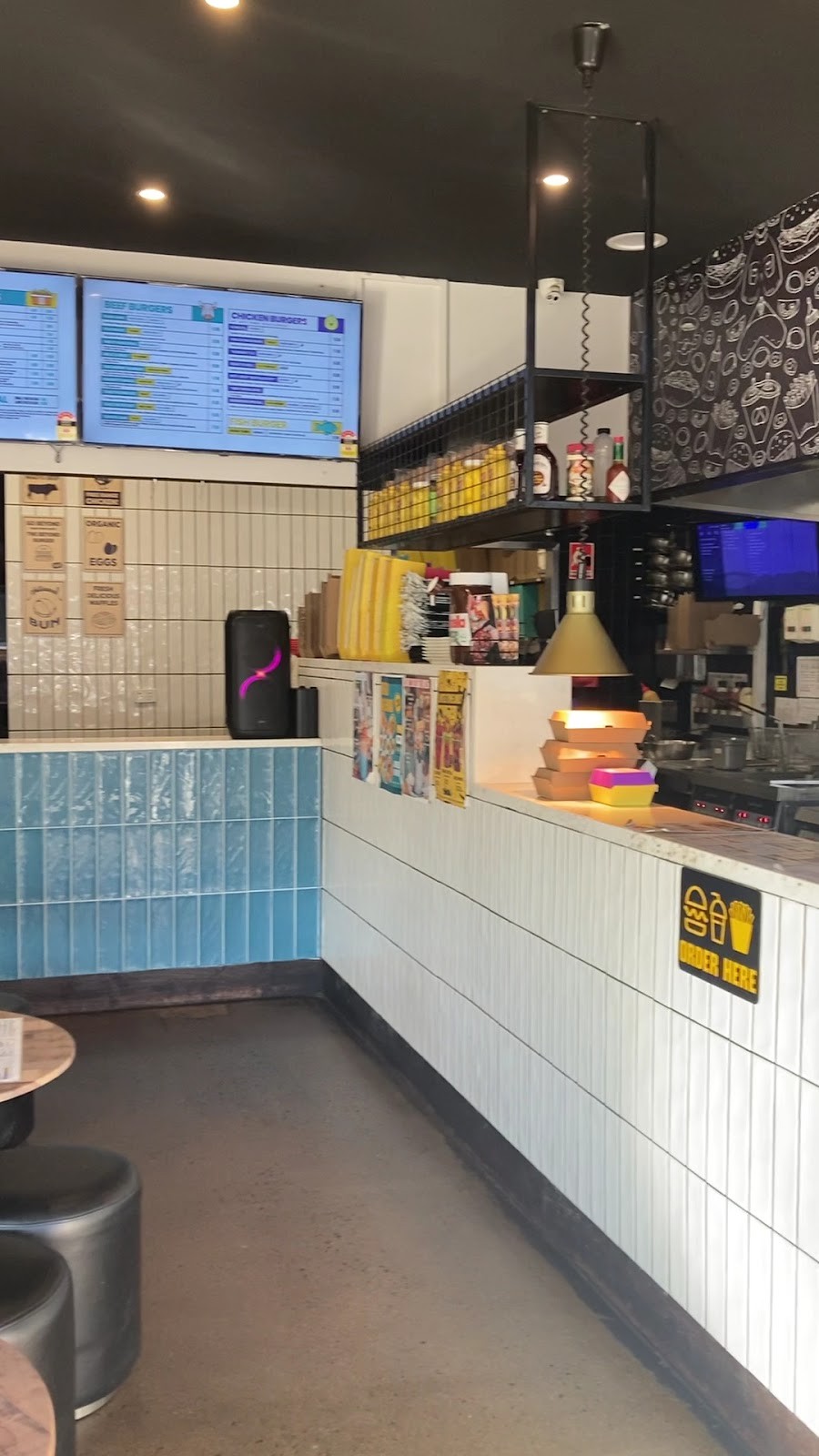 Burger Road: the place