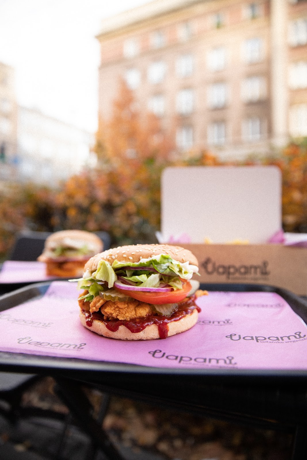Uapami Seitan Burger: food & drinks