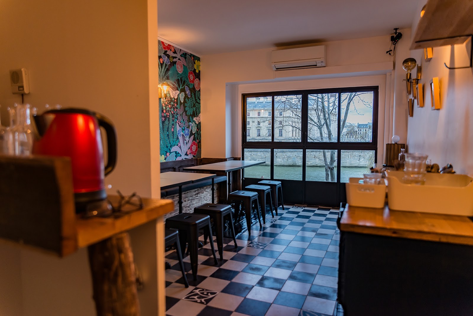 Le Scone Café - Restaurant Paris 1: the place
