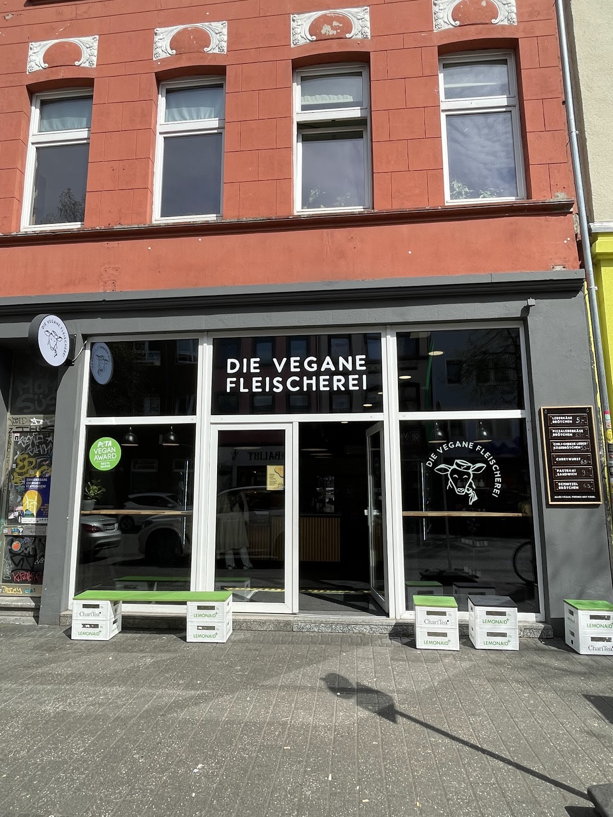 Die Vegane Fleischerei Köln - Lebensmittelhandel mit Frischetheke und Imbiss, Catering: the place