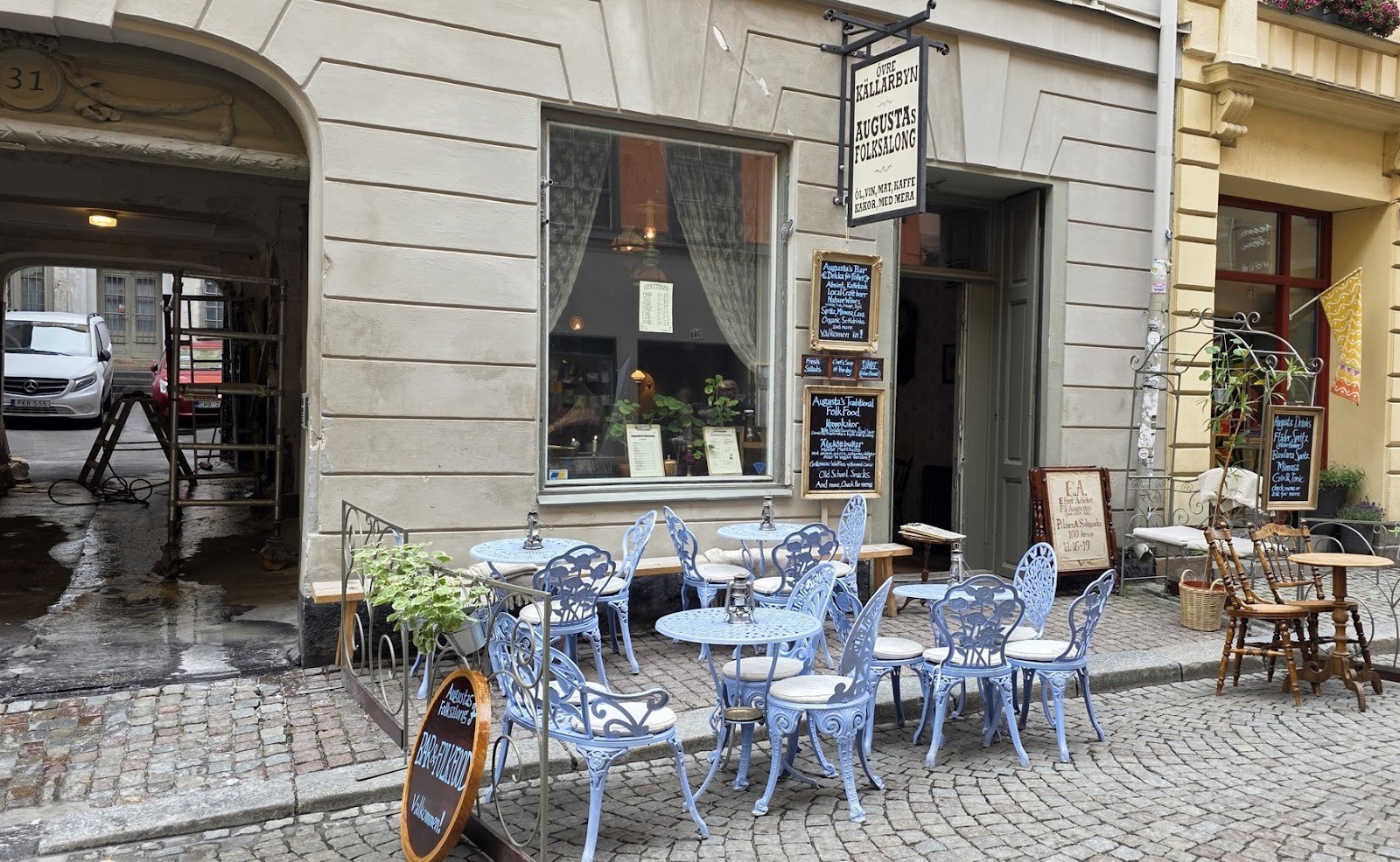 Augustas folksalong: the place