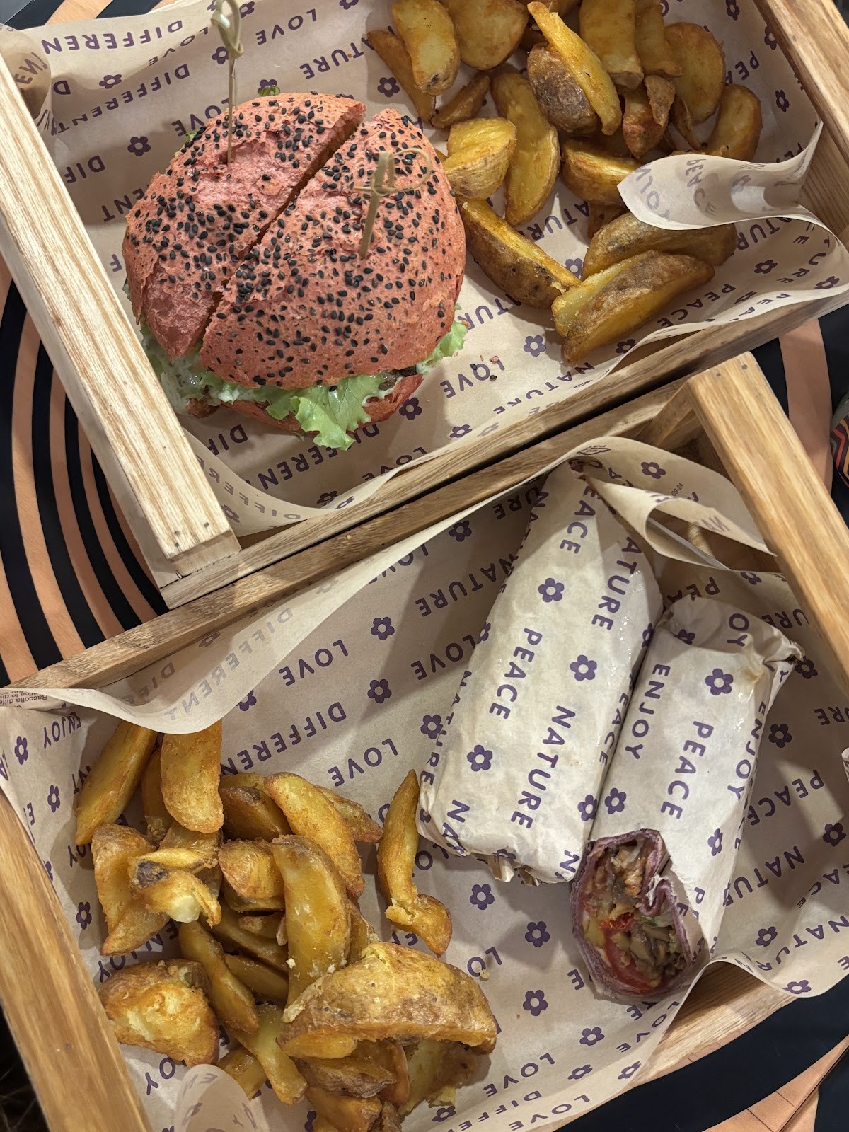 Flower Burger: food & drinks