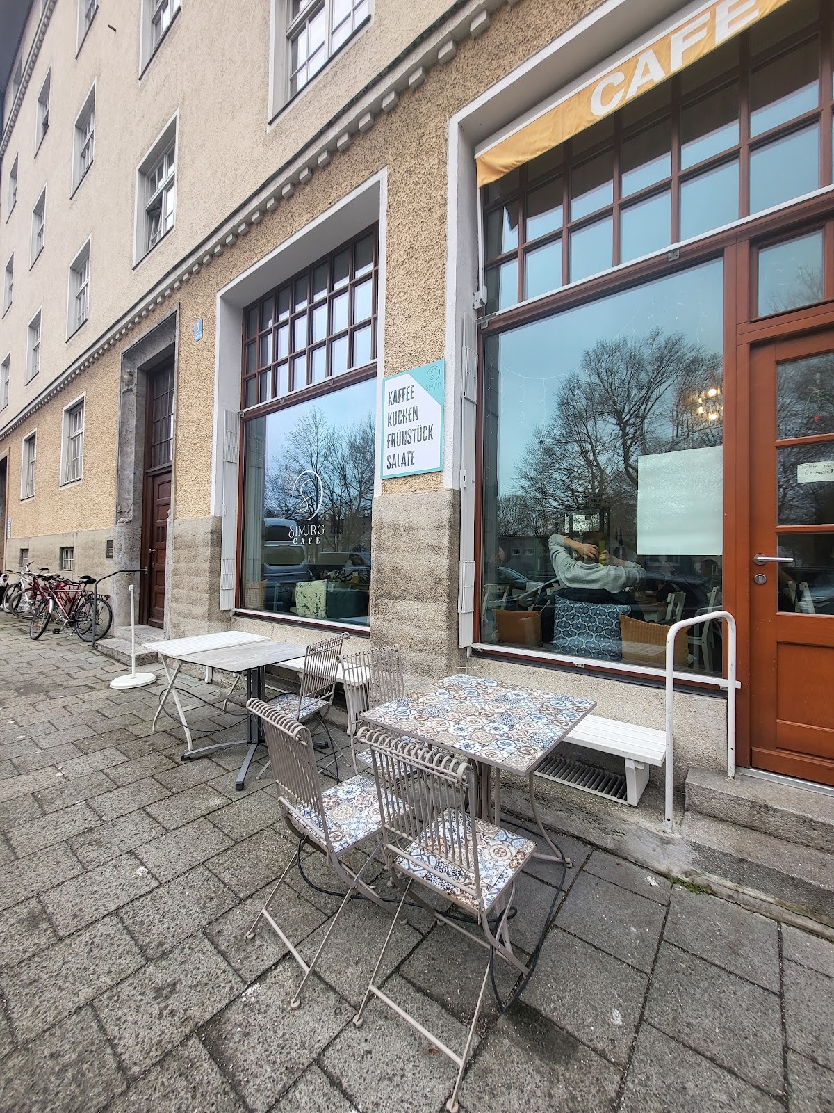 Café Simurg: the place