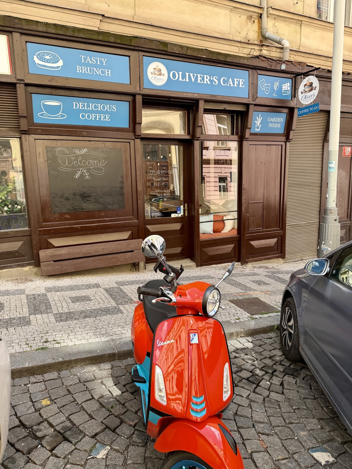 Oliver's Café: the place