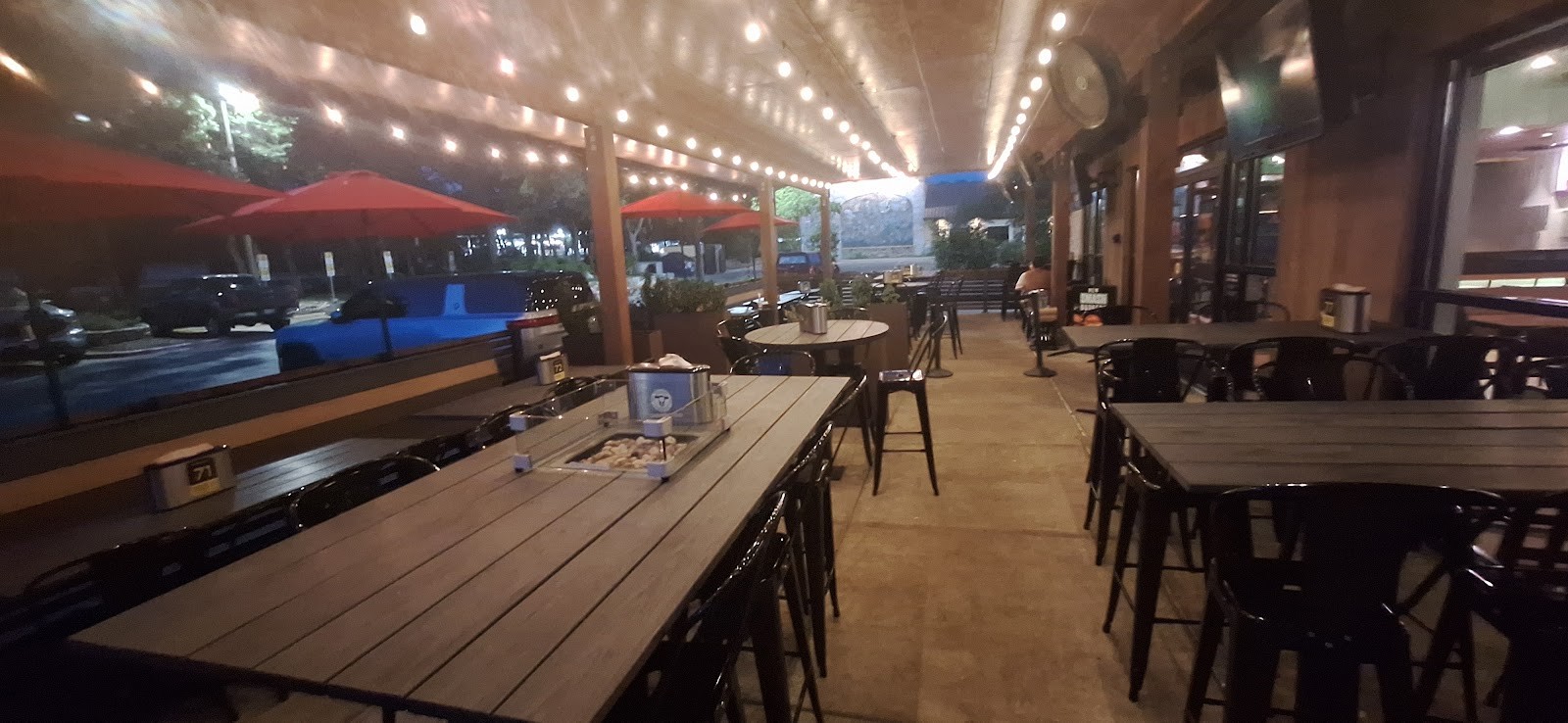 Hopdoddy Burger Bar: the place