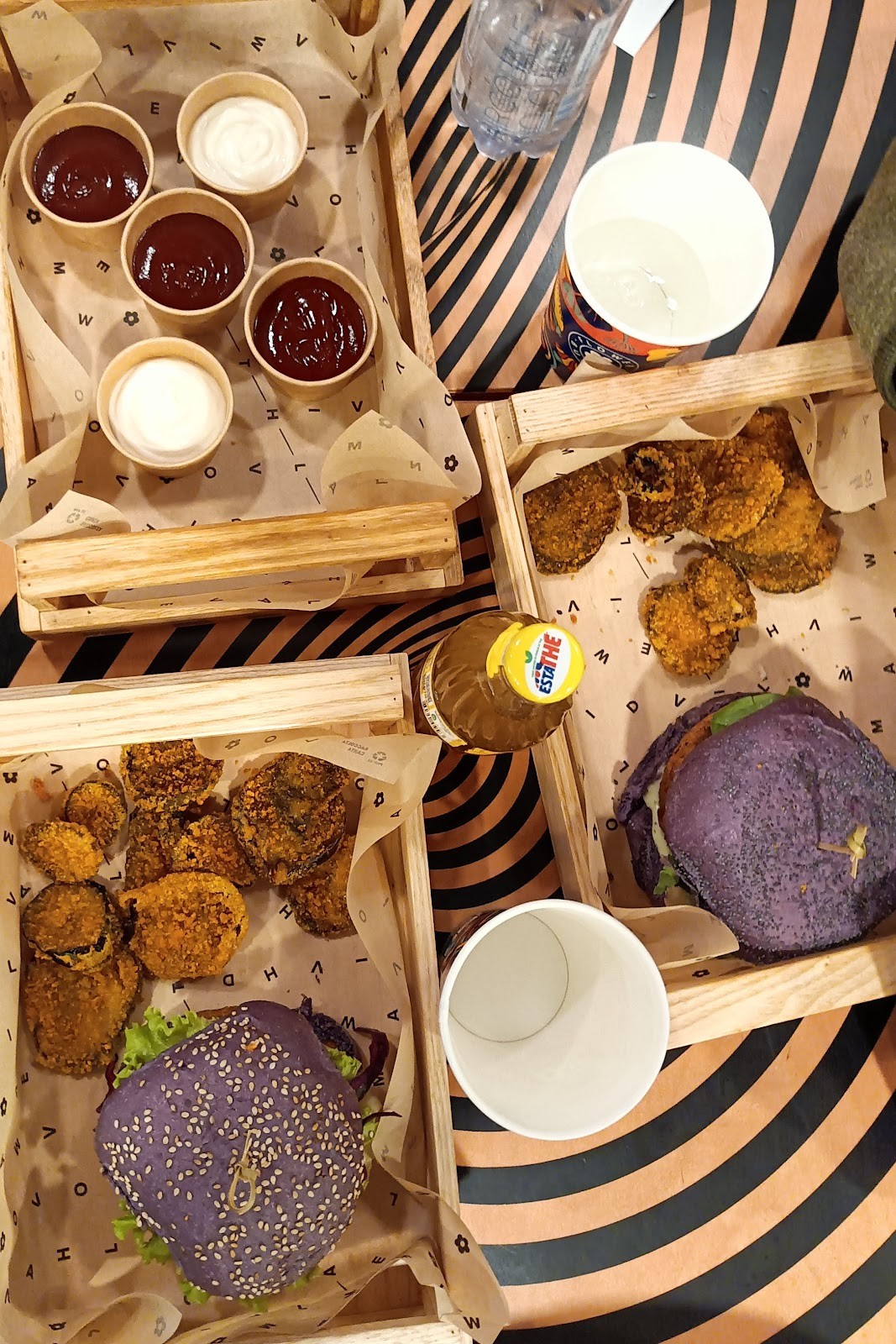 Flower Burger: food & drinks