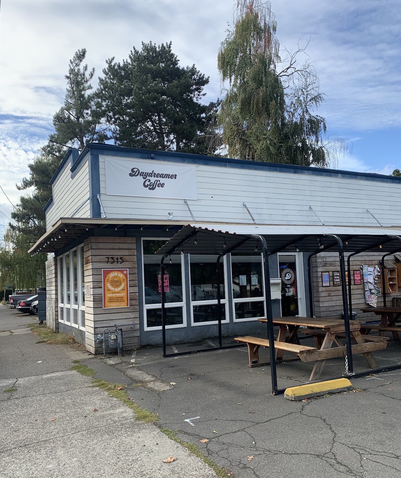 Daydreamer Coffee & Public House: the place