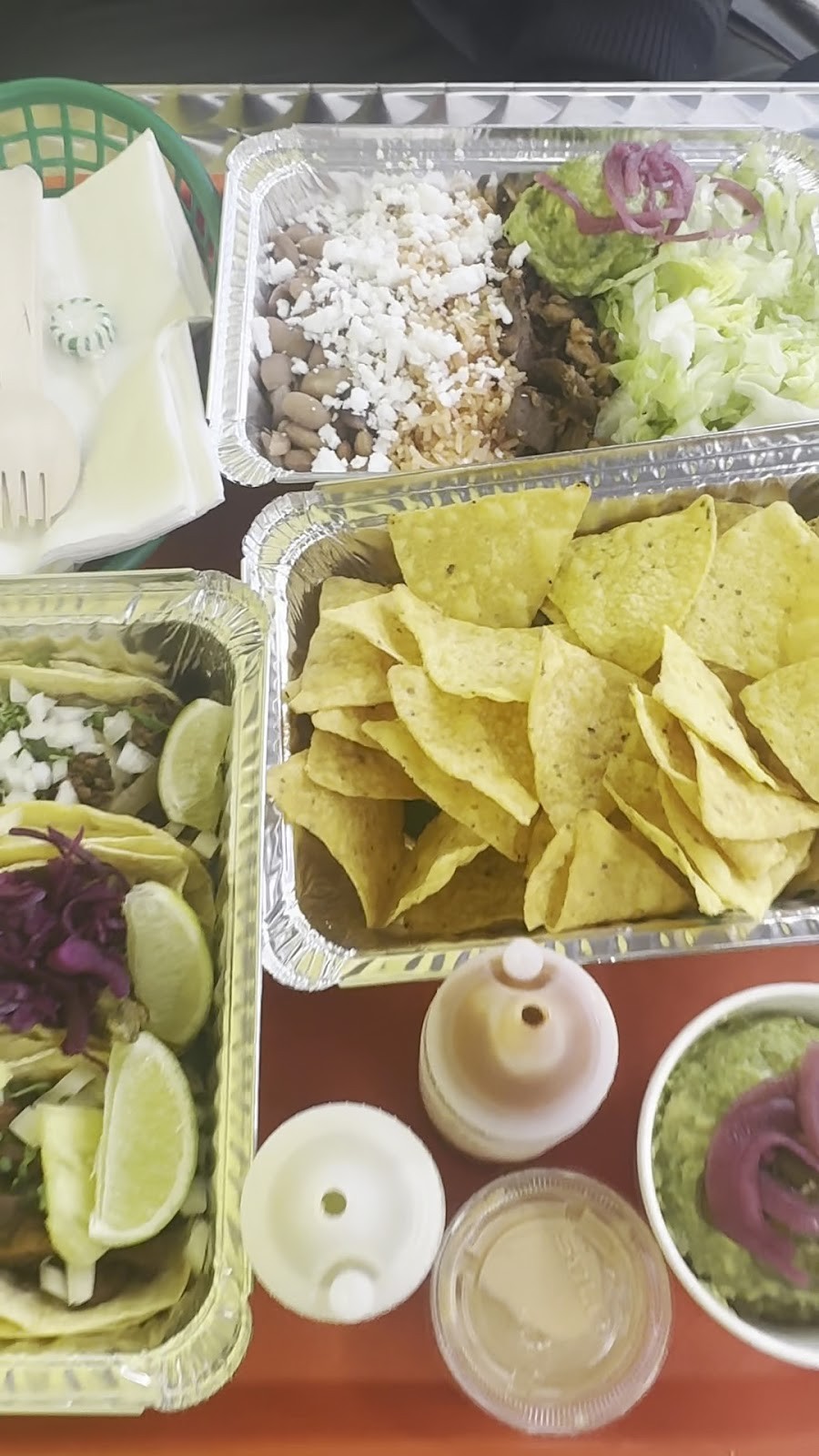 Taqueria Vegana: food & drinks