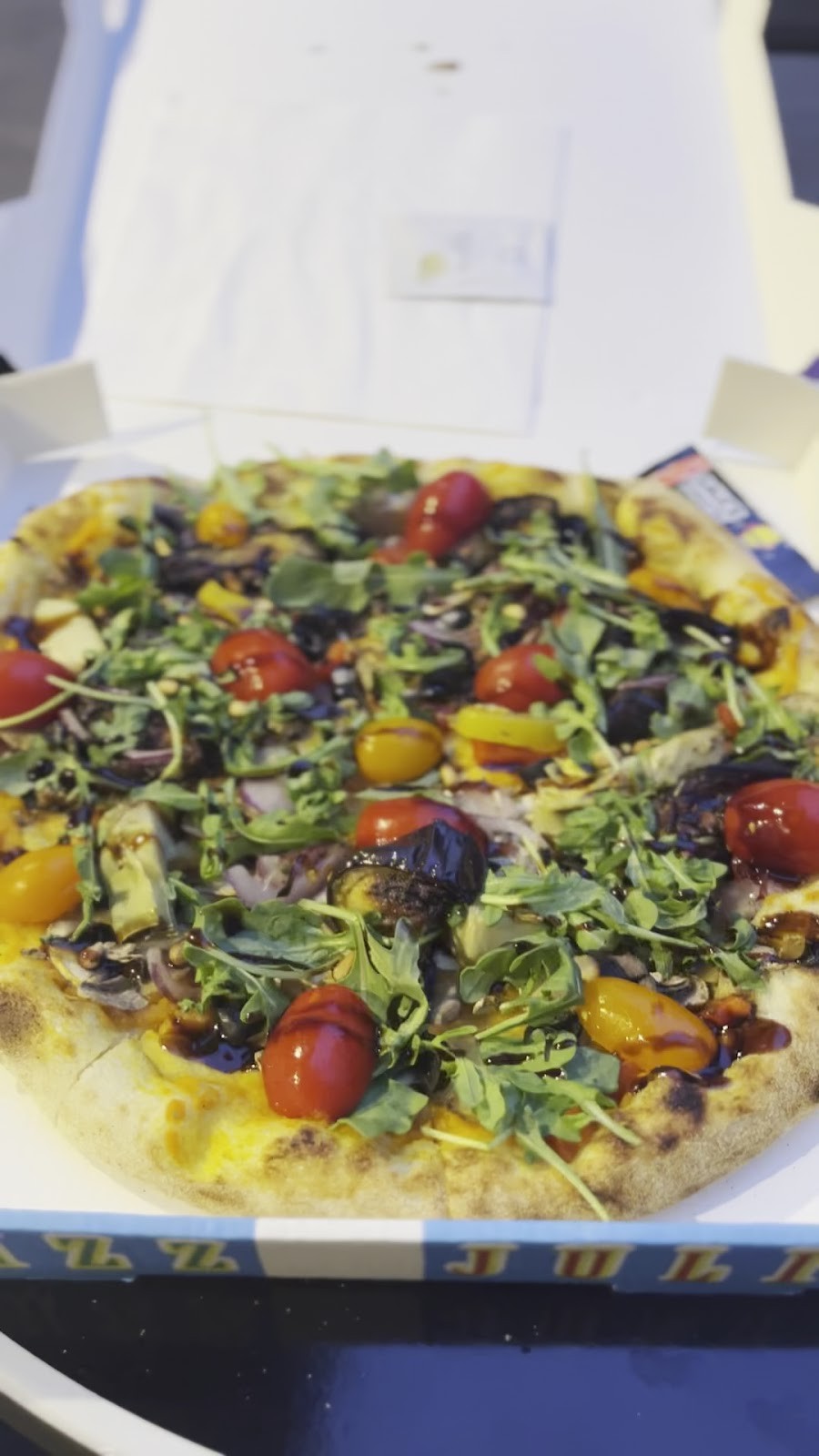 Pizza Julia: food & drinks