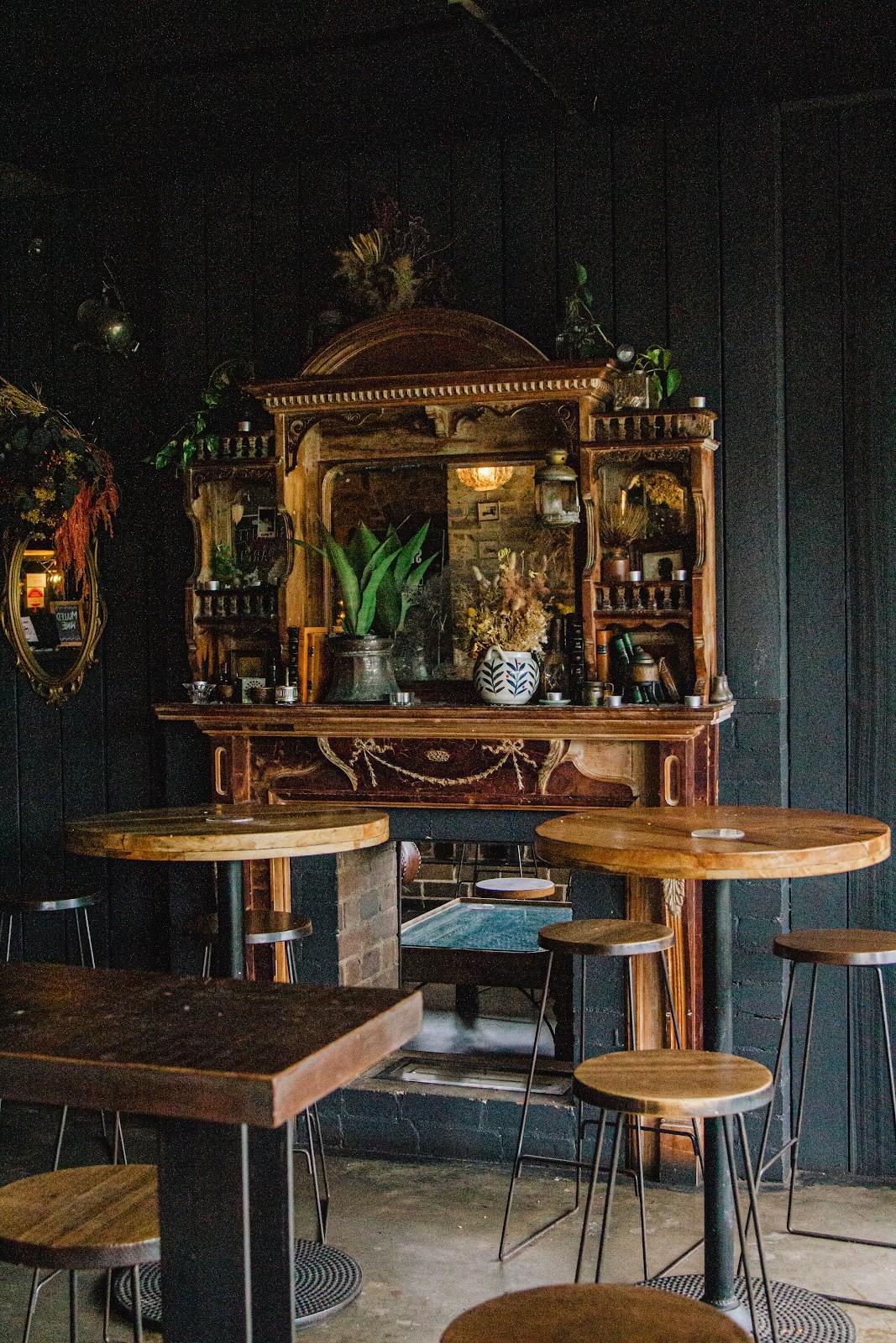 Stowaway Bar: the place