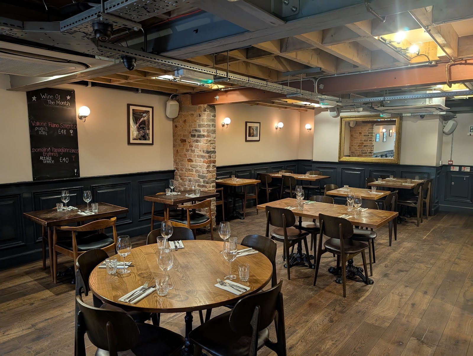 Wreck Bistro: the place