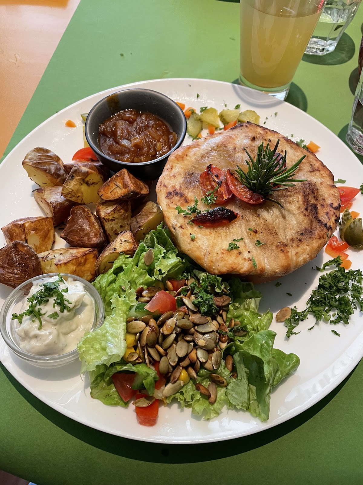 Veggies On Fire: food & drinks