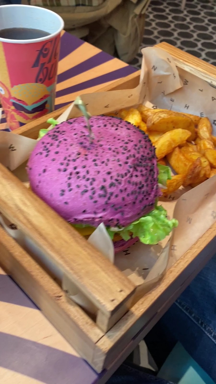 Flower Burger: food & drinks