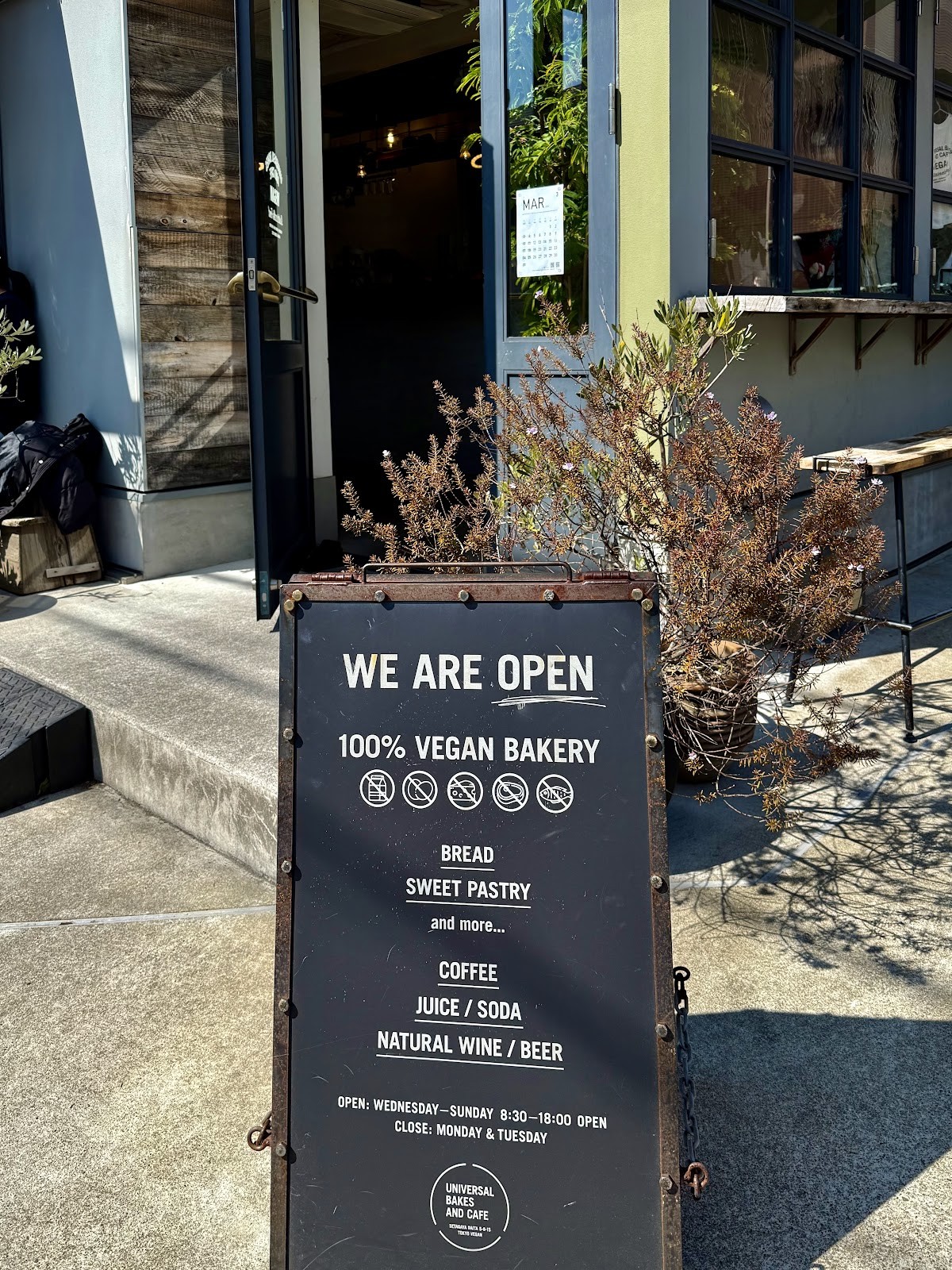 UNIVERSAL BAKES and CAFE: the place