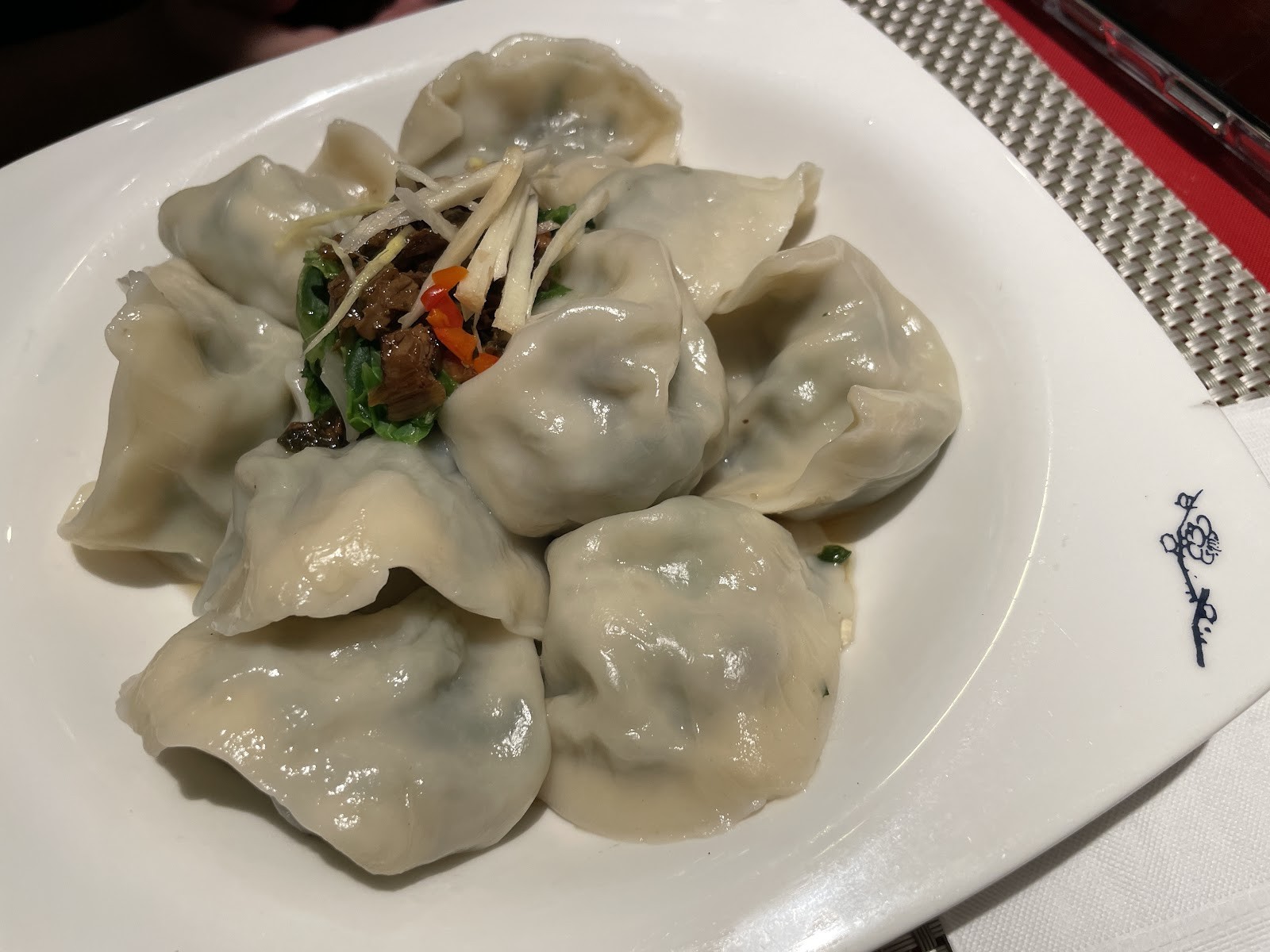 Meimen FángKōngDòng 梅門防空洞: food & drinks