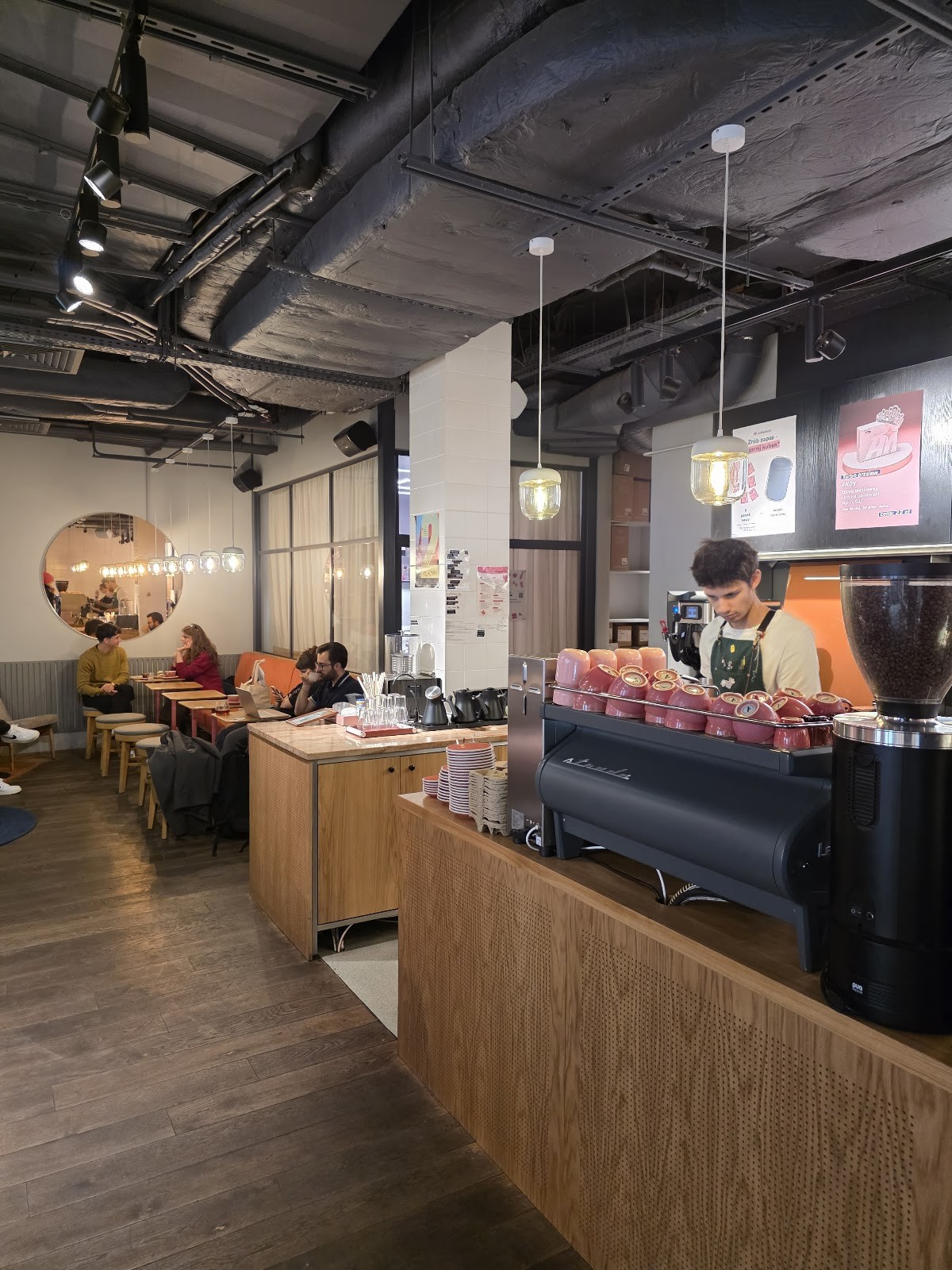 Coffeedesk Kawiarnia - Próżna: the place