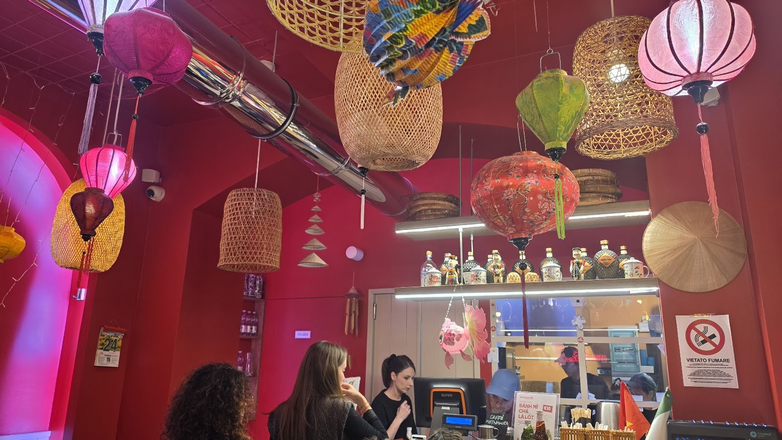 VietGnam® Milano - 100% Vietnamese street food: the place