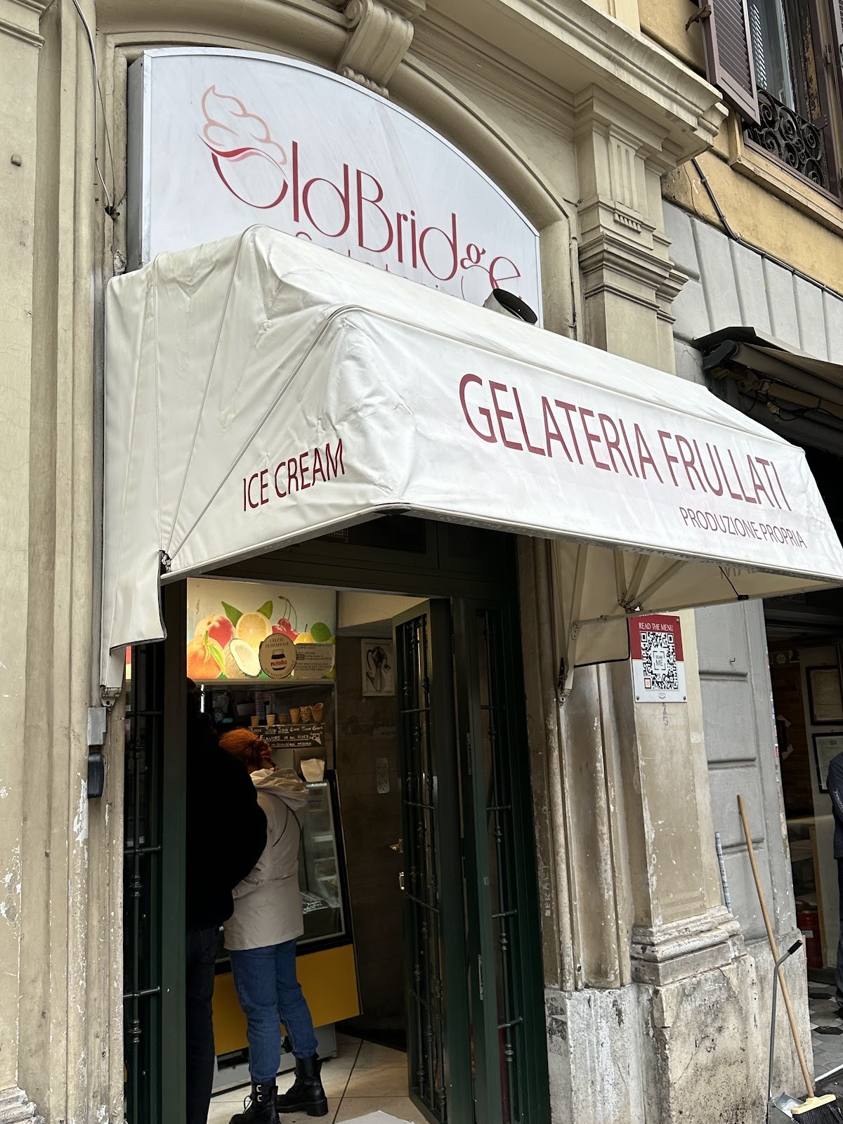 Old Bridge Gelateria: the place