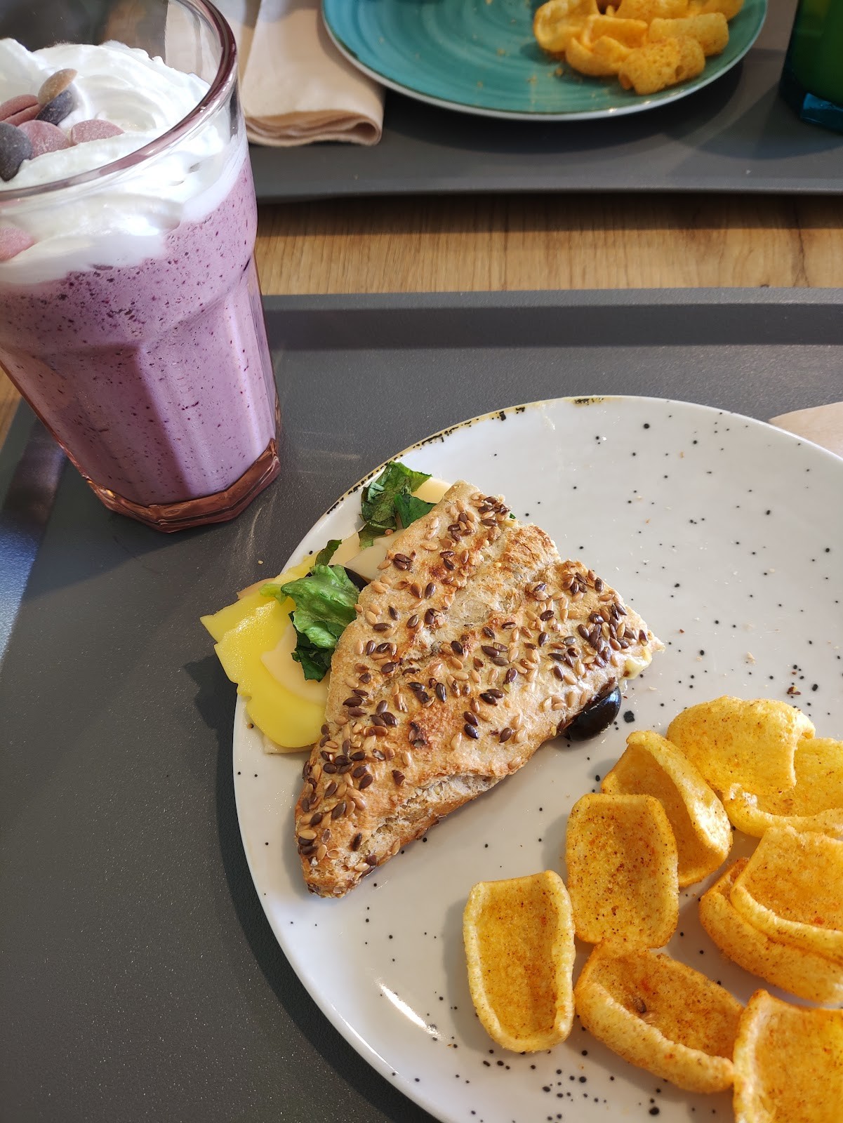 Gaya Veggie Market & Coffee Shop: food & drinks