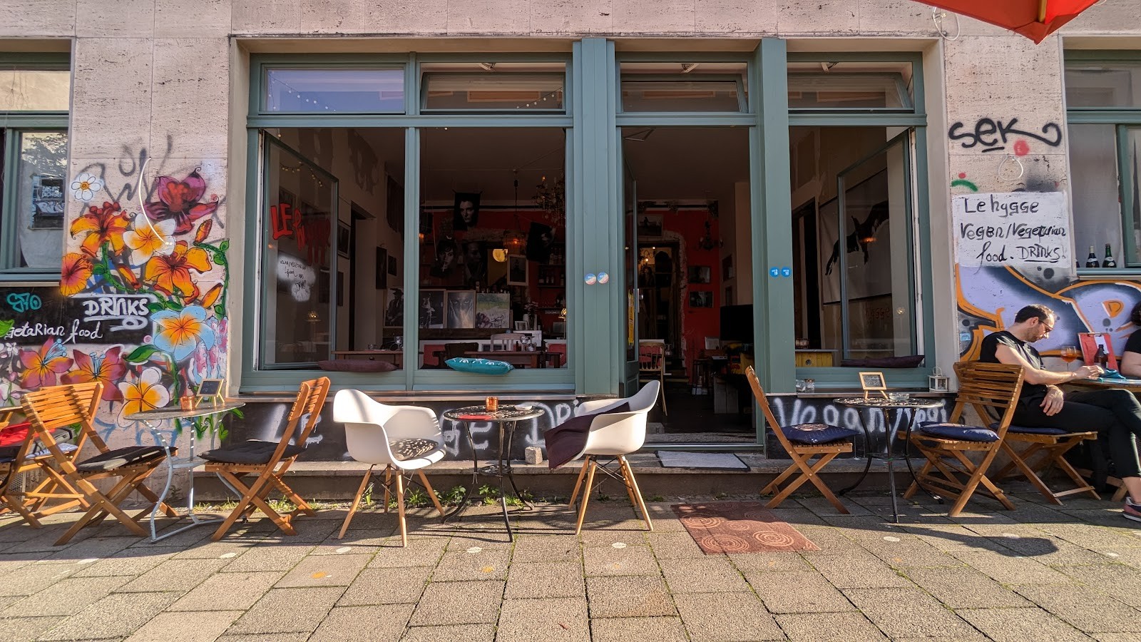 Café le hygge: the place