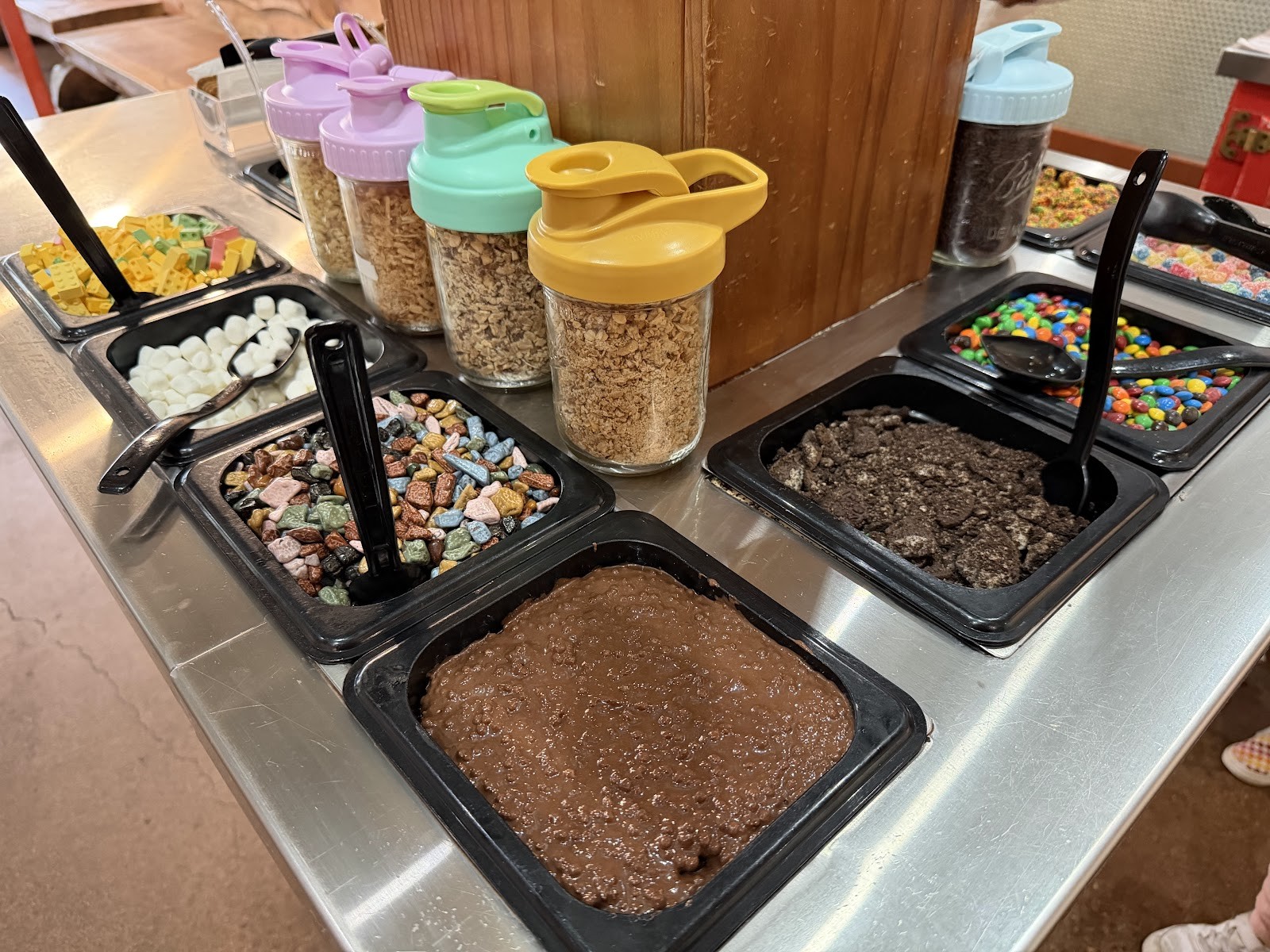 Easy Breezy Frozen Yogurt: the place