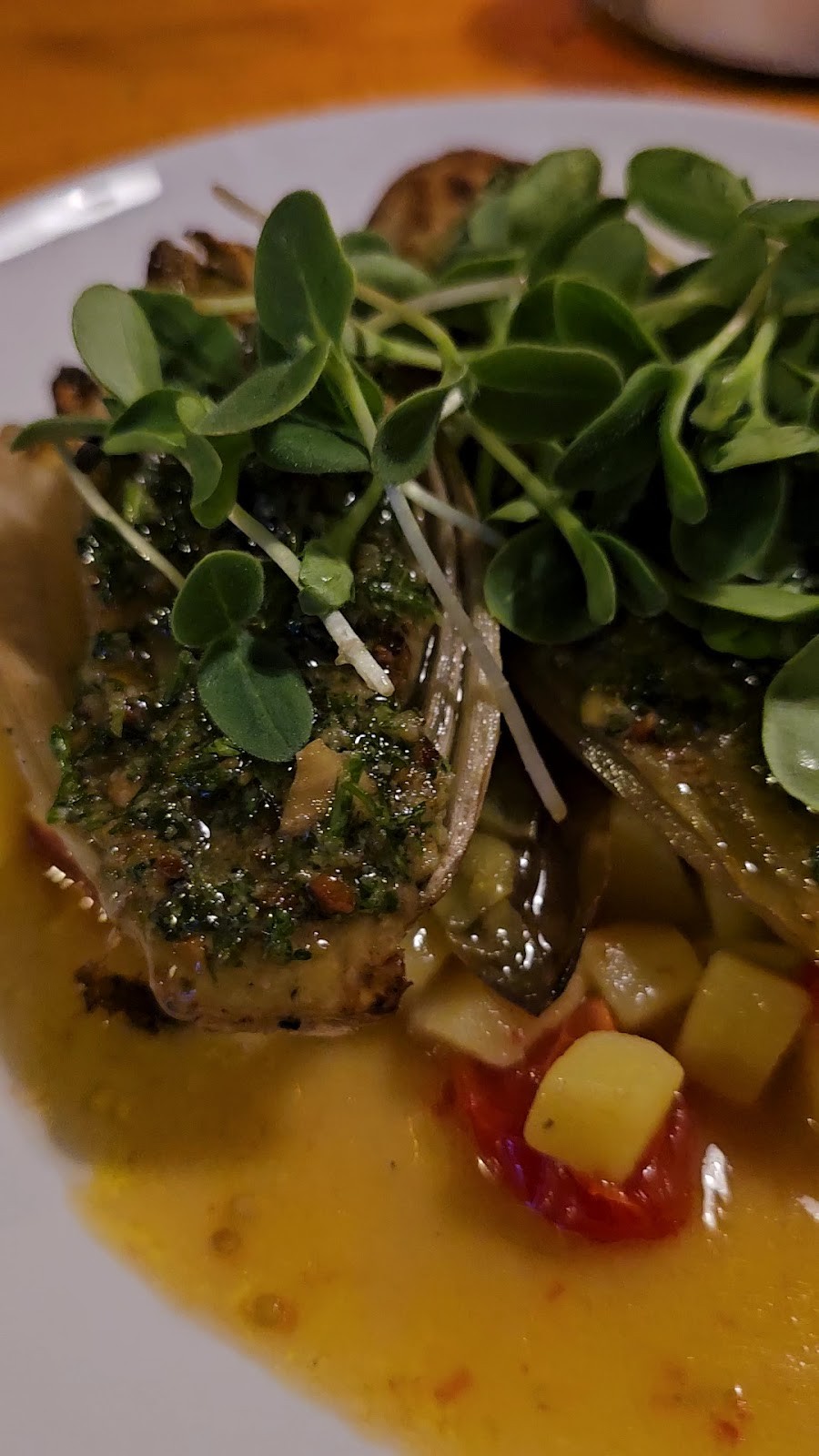 Tonka Restaurant: food & drinks