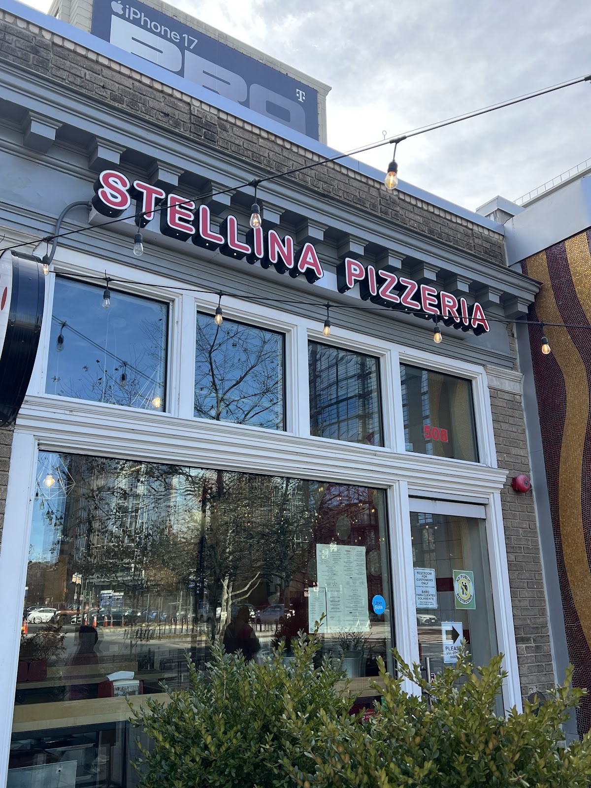 Stellina Pizzeria: the place