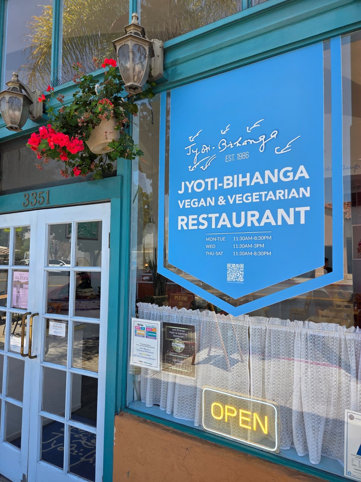 Jyoti-Bihanga Vegan & Vegetarian Restaurant: the place