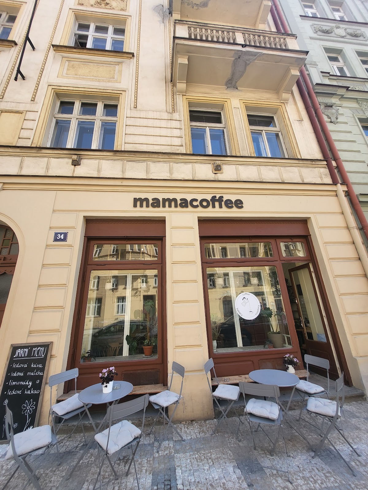 mamacoffe Jaromírova: the place