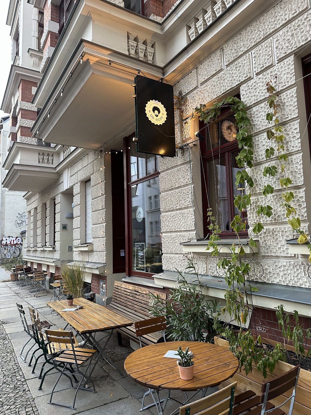Dr. Hops - Craft Beer Bar: the place