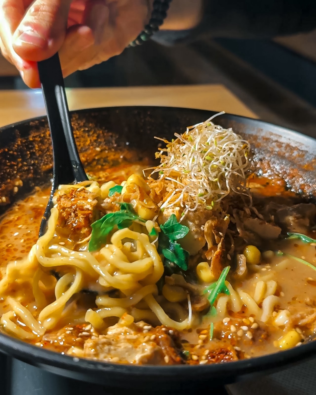 REDWHITE BONELESS RAMEN: food & drinks