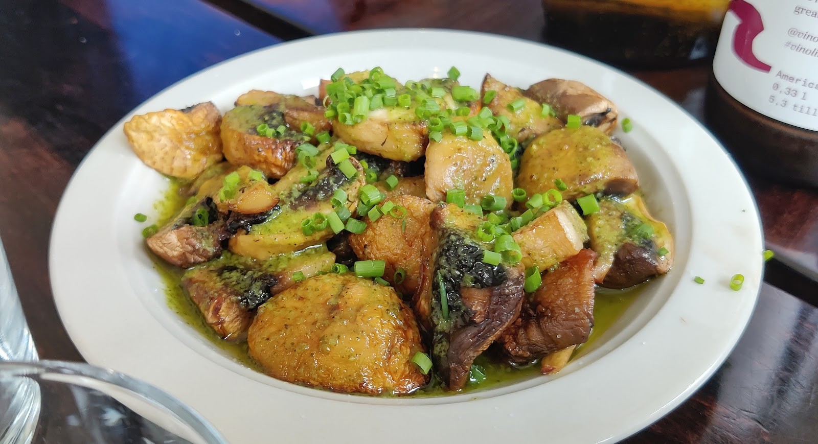 Vinolito Wine & Tapas: food & drinks