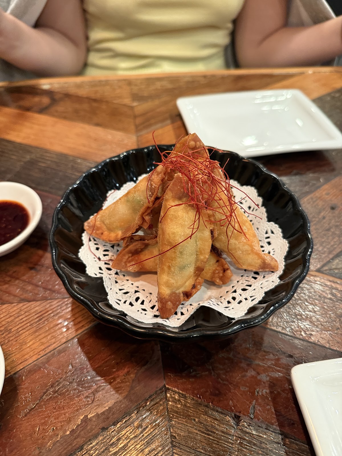 KAMINARI GYOZA BAR: food & drinks