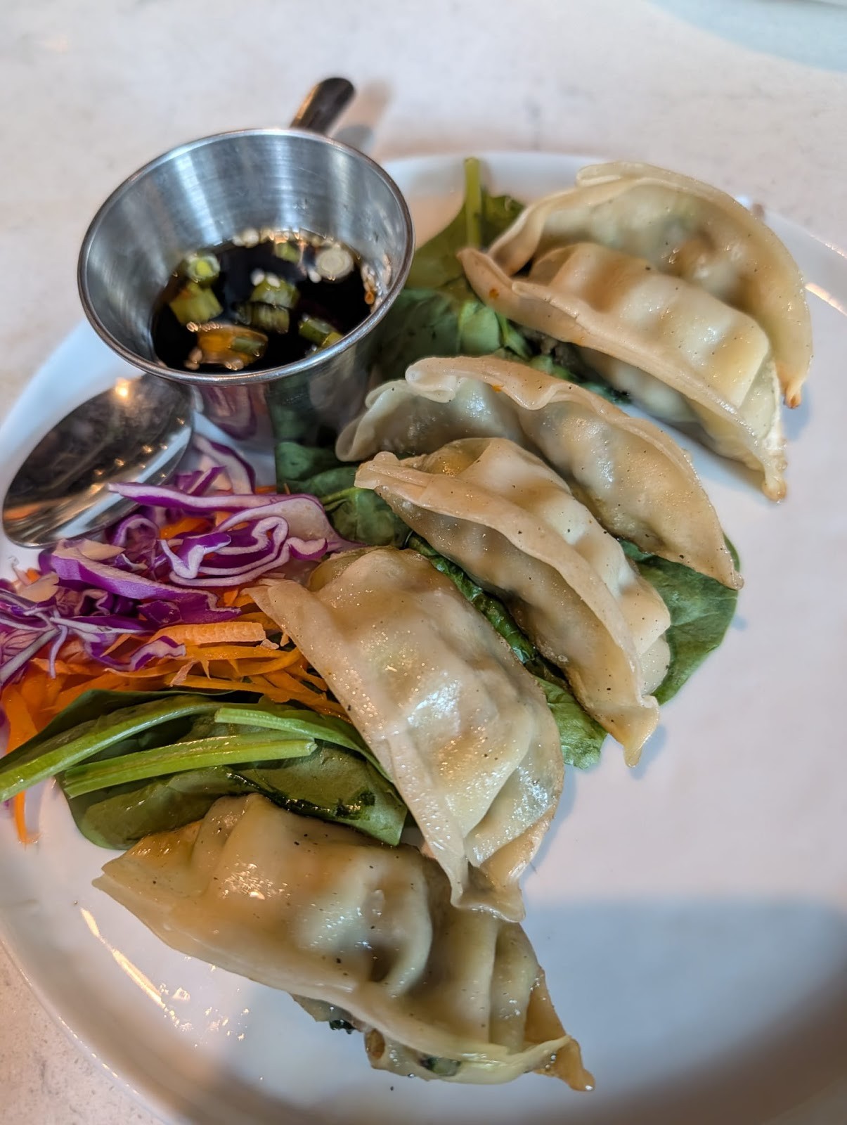 Araya's Place: food & drinks
