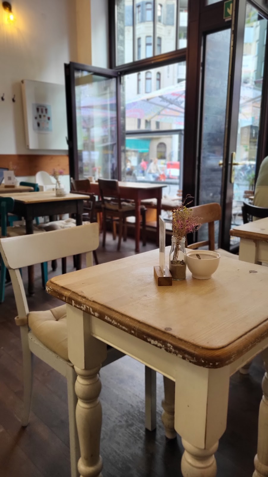 Café Goldjunge Nippes: the place