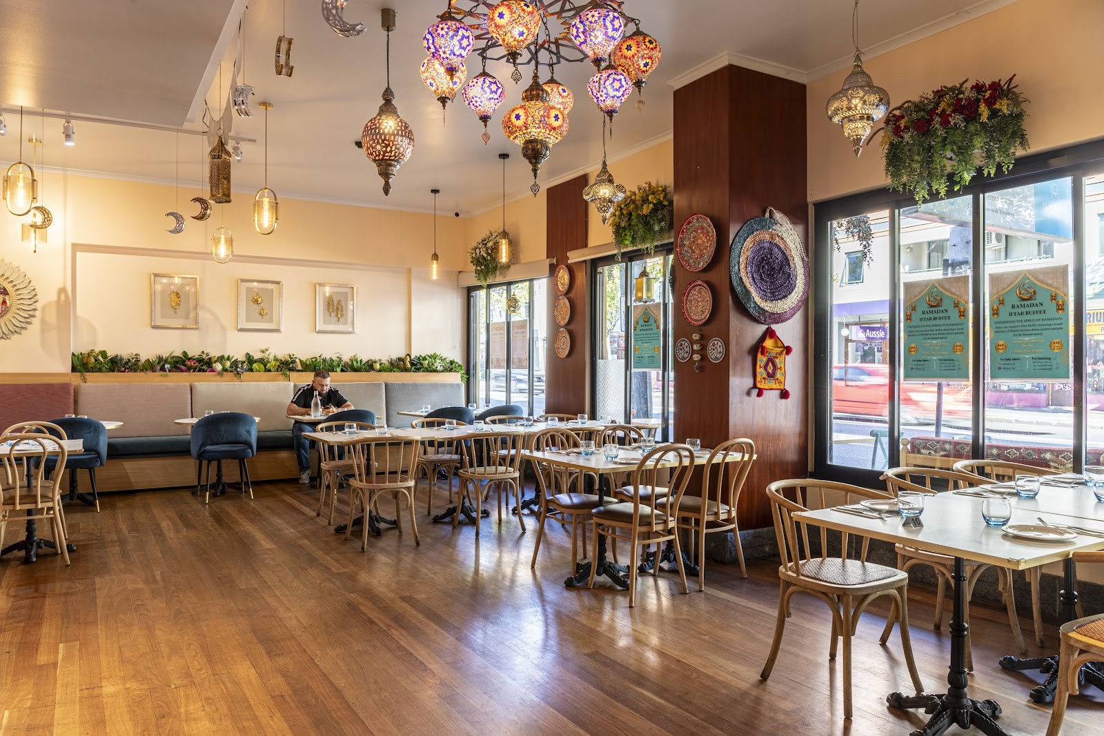 Missony bar & Restaurant Newtown: the place