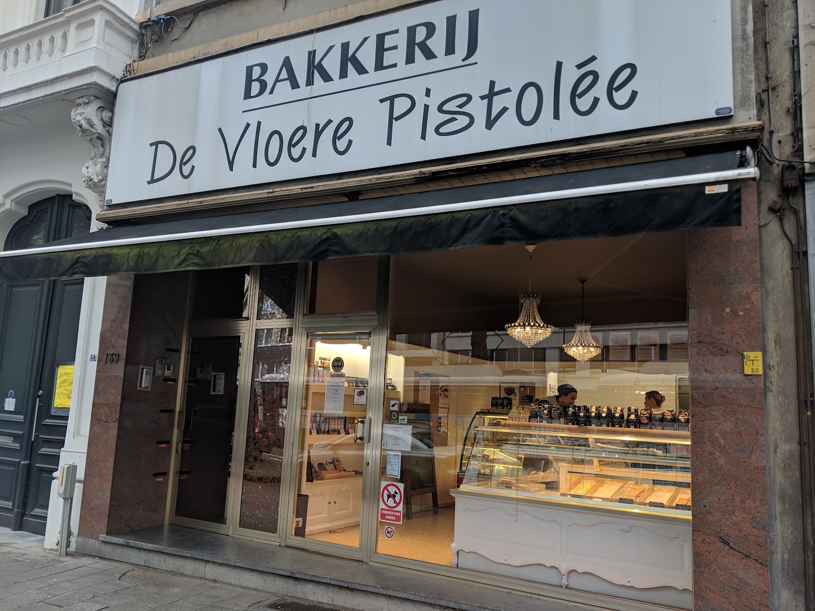 De Vloere Pistolee: the place