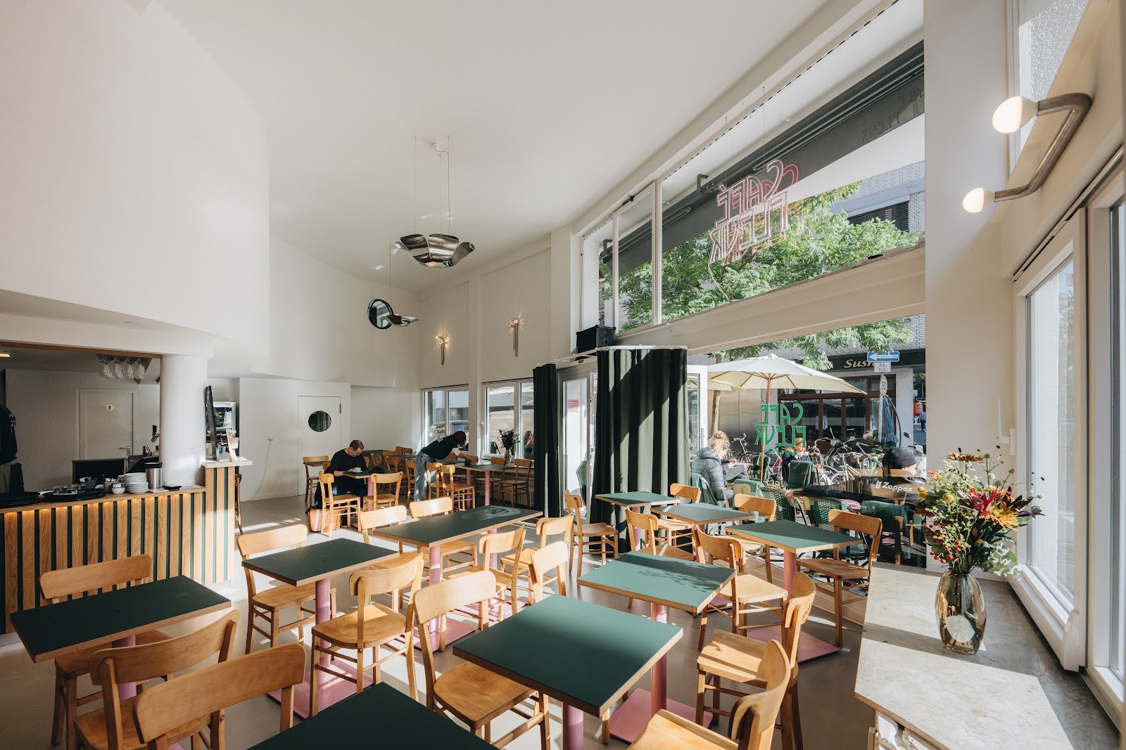 Café Fleur | Bistro & Weinbar: the place