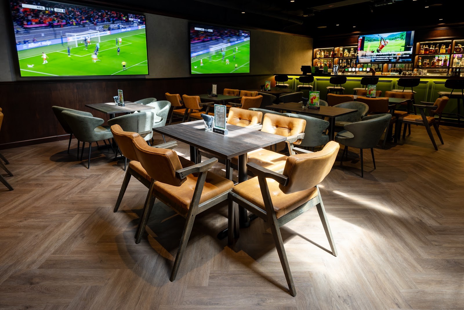 Dirty Birdie Sports Bar: the place