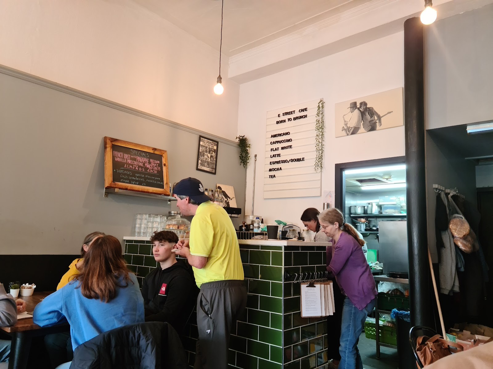 E-Street Café: the place