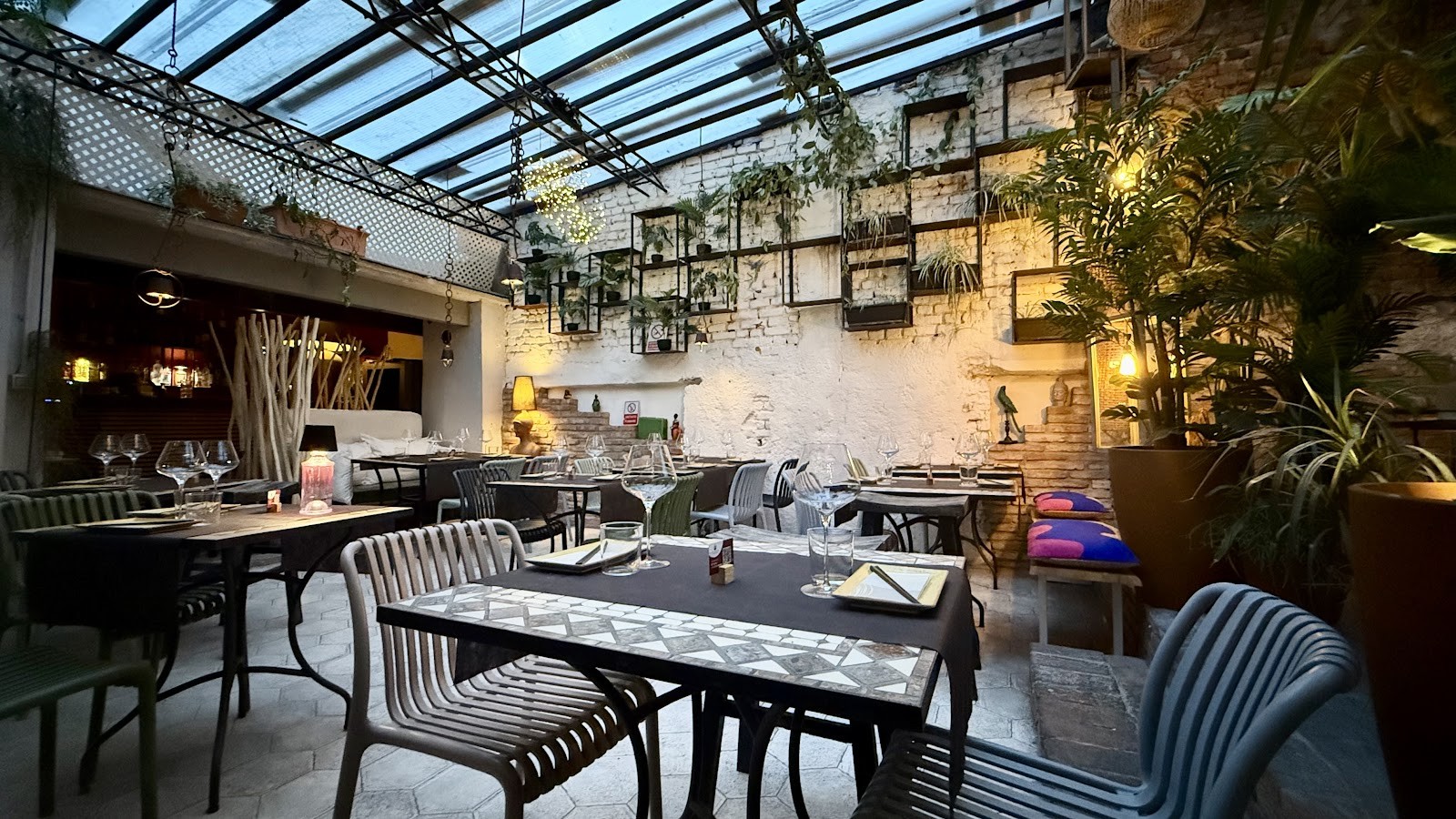 Antidoto Bistrot, Lucanda di una giapponese: the place