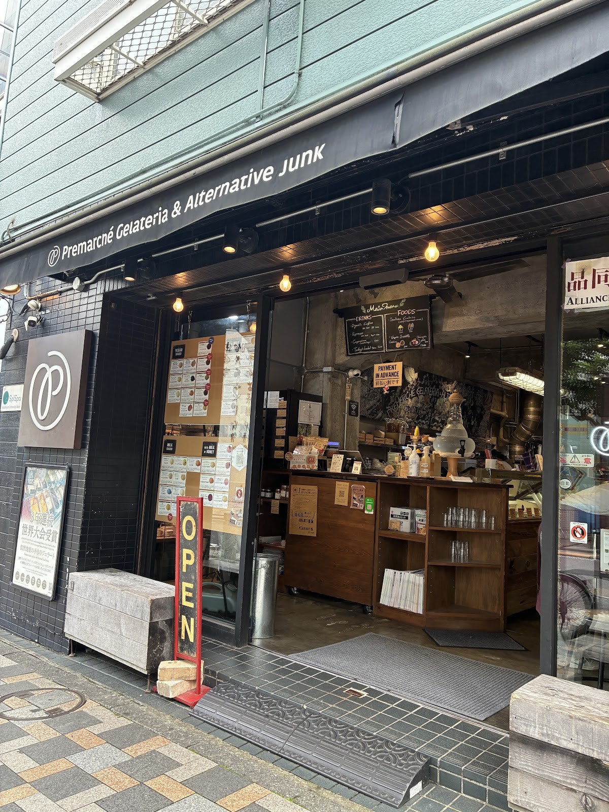 Premarché Gelateria & Alternative Junk: the place