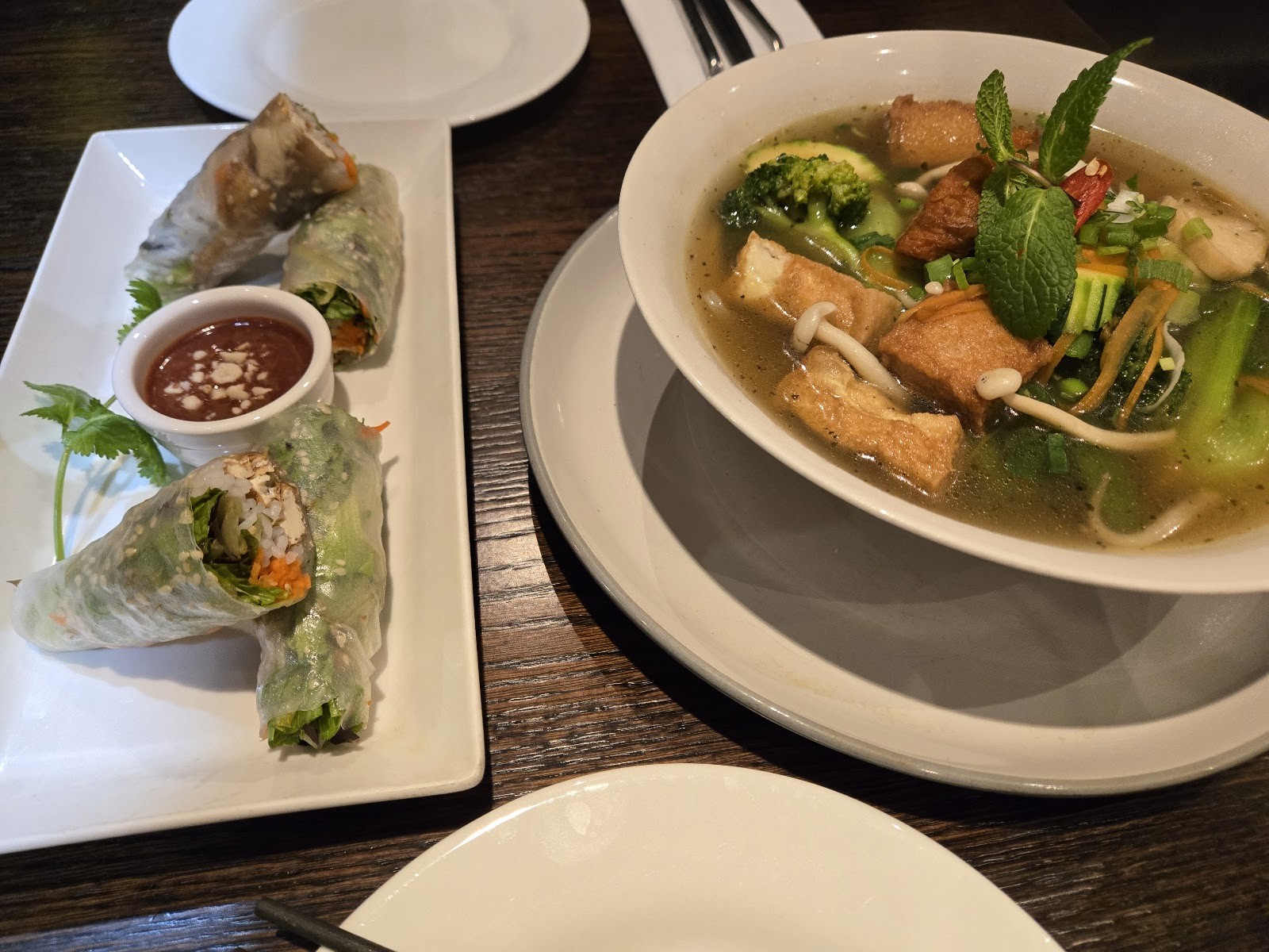 Non Viet Vegan Restaurant: food & drinks