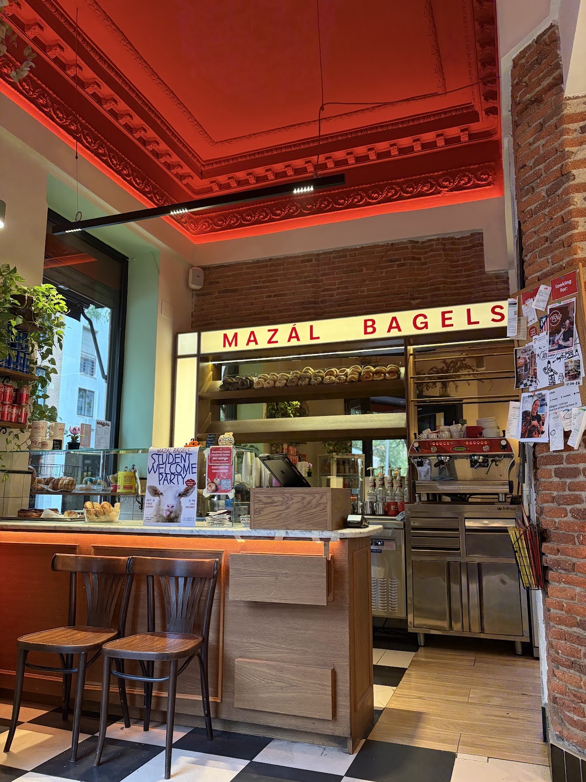 Mazál Bagels & Schmear – Chamberí: the place