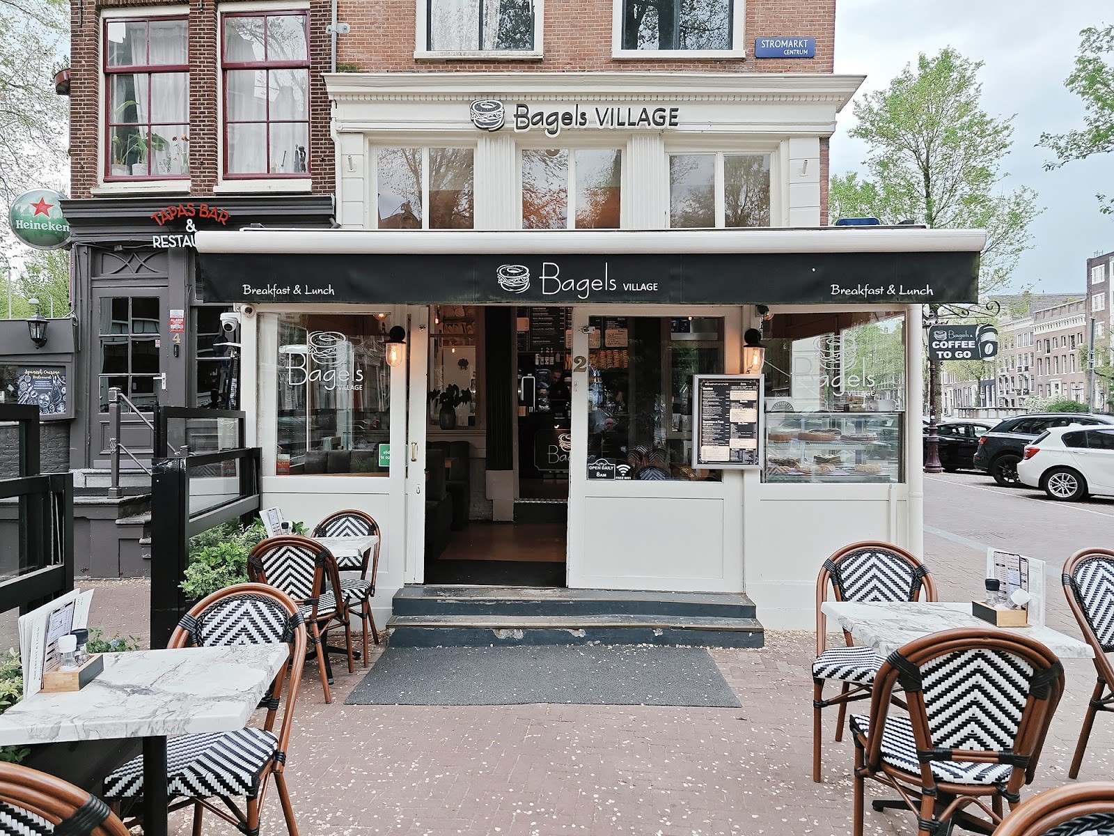 Bagels Village: the place
